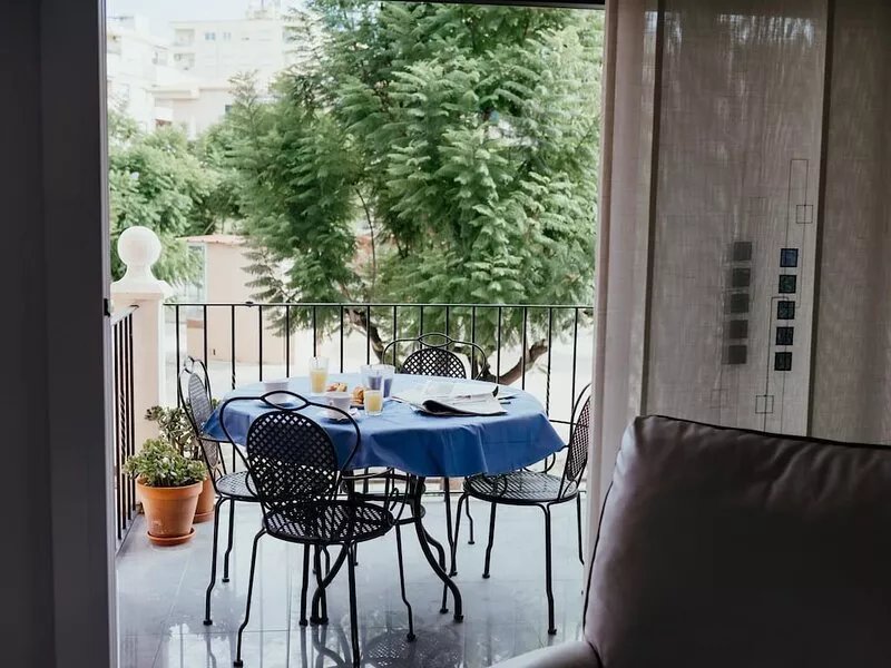 Apartment with pool near beach and train at 45min BCN
