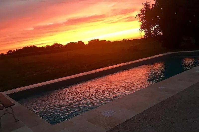 Girondine nineteenth fully renovated in the heart of vineyards. Pool / Park.