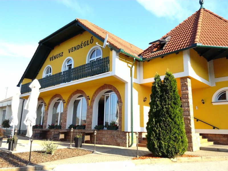 Venusz Panzio Es Vendeglo