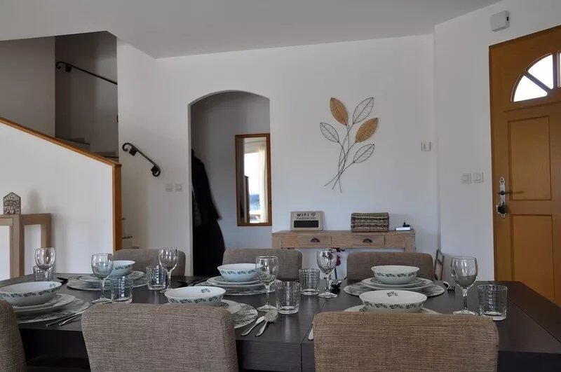 French villa overlooking Marina in a beautiful setting with private pool