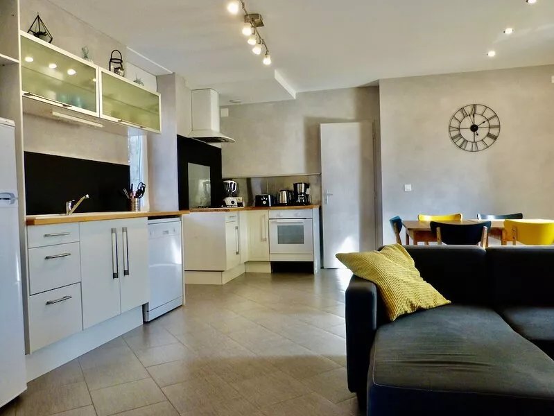Le torrent, gîte 100 m2, village center, in renovated house with 4 gîtes