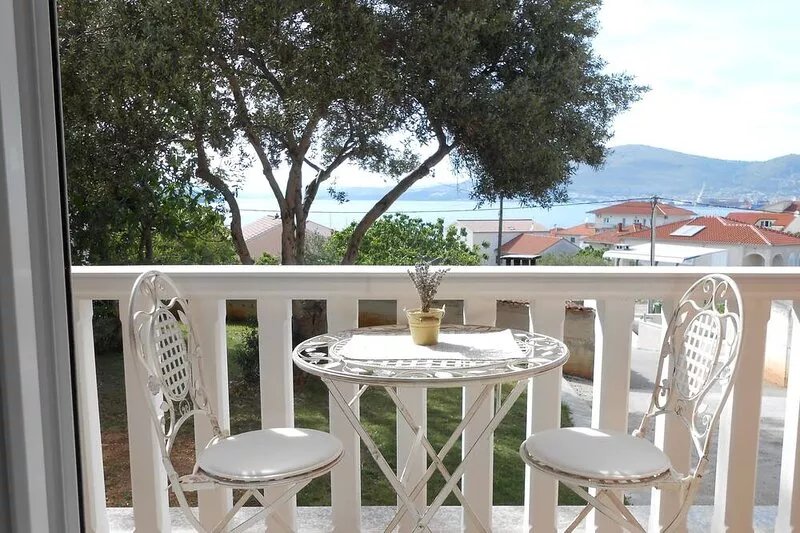 Two bedroom apartment with terrace and sea view Okrug Gornji, Čiovo (A-13859-a)