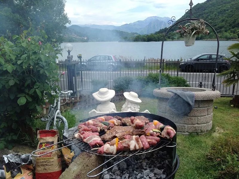 Villa Marilena: detached house with direct lake access
