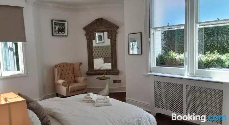 3 Bed luxury furnished Chelsea Apartment
