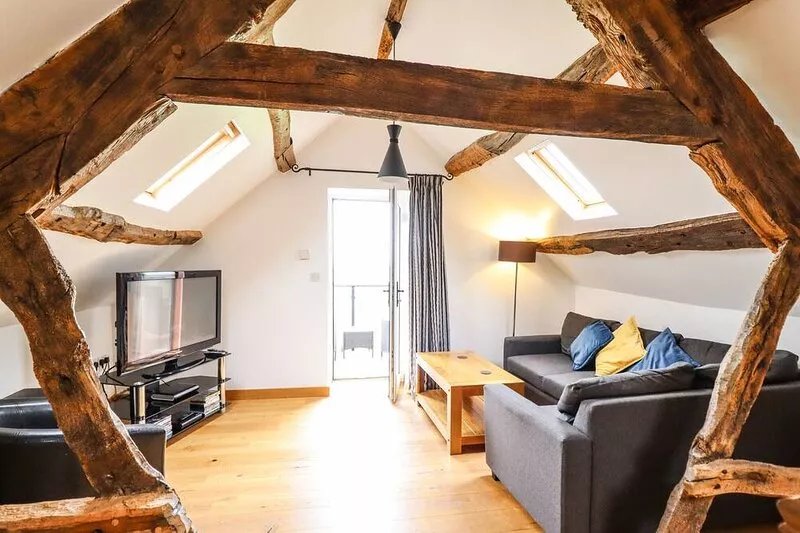 YSGUBOR LAS, family friendly, character holiday cottage in Dolgellau