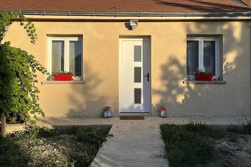 House between Disneyland and Paris