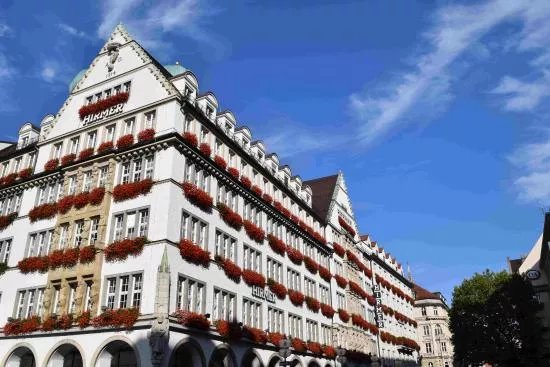 Fassade des Hirmer Stammhauses