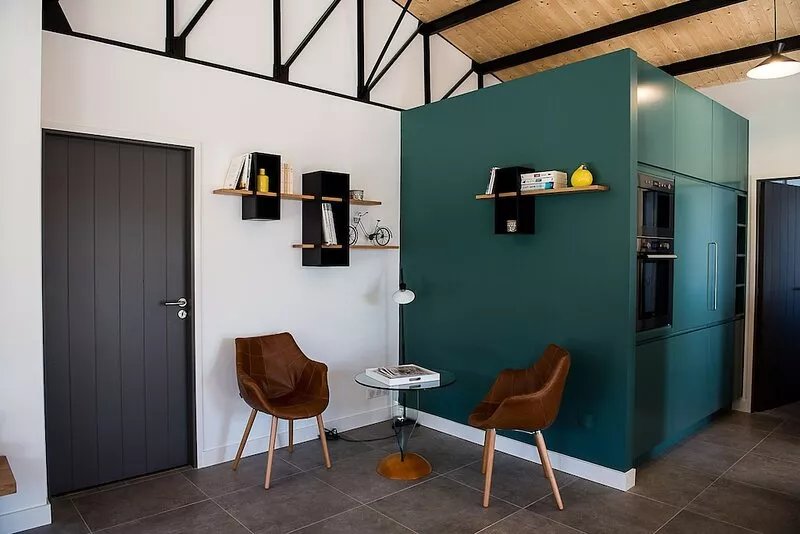 Loft-style villa with heated pool, fully renovated by architect