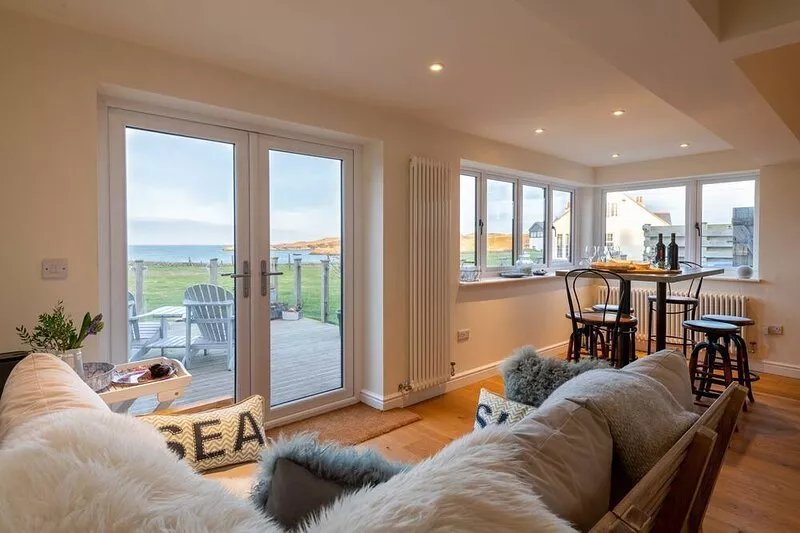 Bron Wendon: Three bedroom pet-friendly cottage with stunning sea views