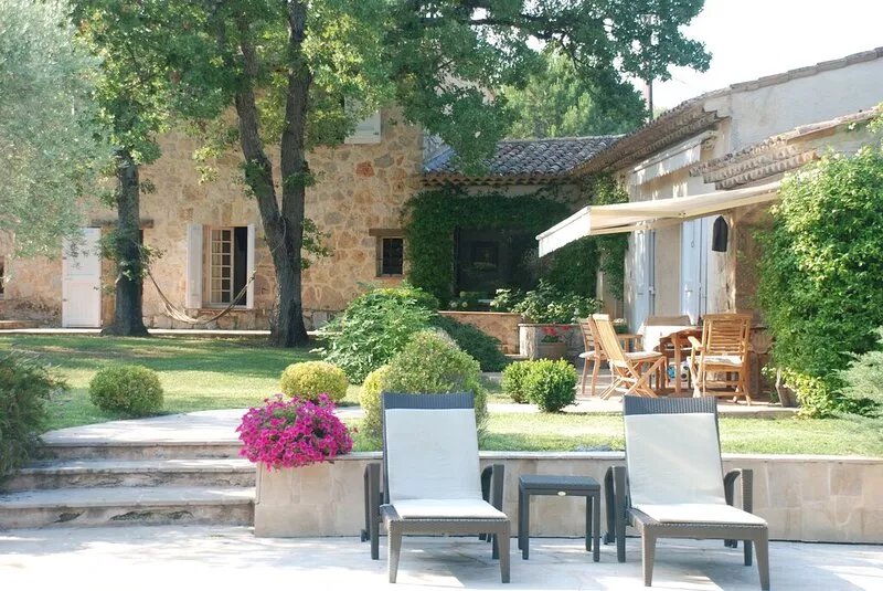 Beautiful Provencal villa with large private pool and huge gardens. Sleeps 8.