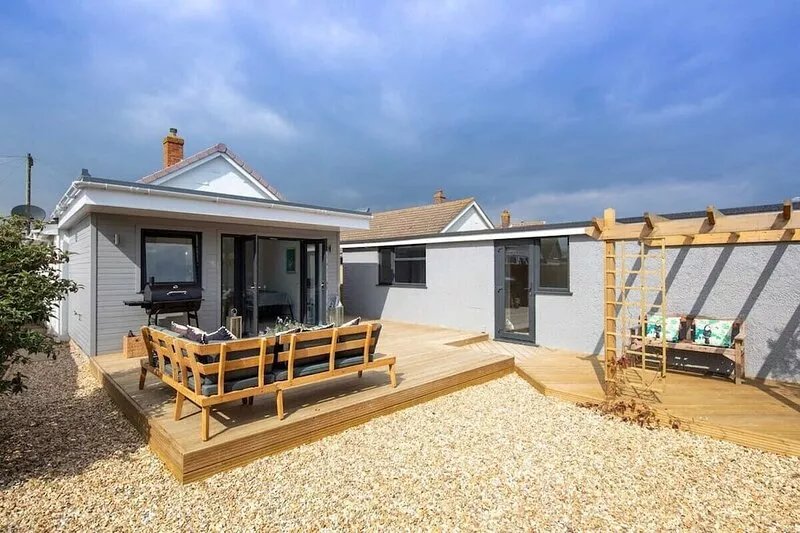 Seaside Serenity: 3-Bed, Deck & Garden, Near Shore