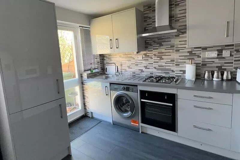Mona’s AirB&B in quiet cul-de-sac. 3 bedrooms, 4 beds plus  sofabed. Sleeps 6.