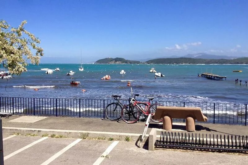 Individual accommodations near the sea, nice for bathing and biking holidays