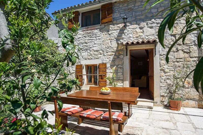 Summer offer/holiday home Mara in stone/near the sea/quiet place/outdoor