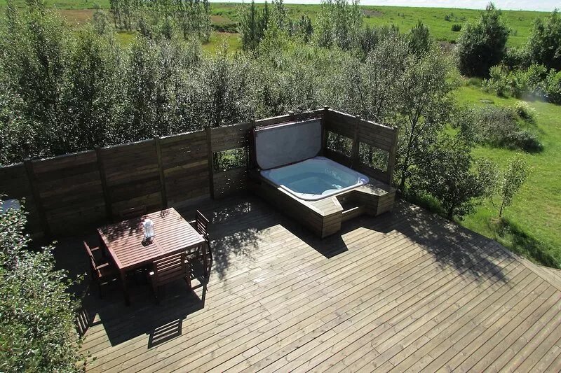 Peaceful in the heart of the south with a hot tub, sauna and wifi
