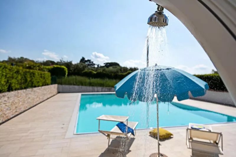 Regarda - luxury "Villa Julia" with pool and stunning lake view