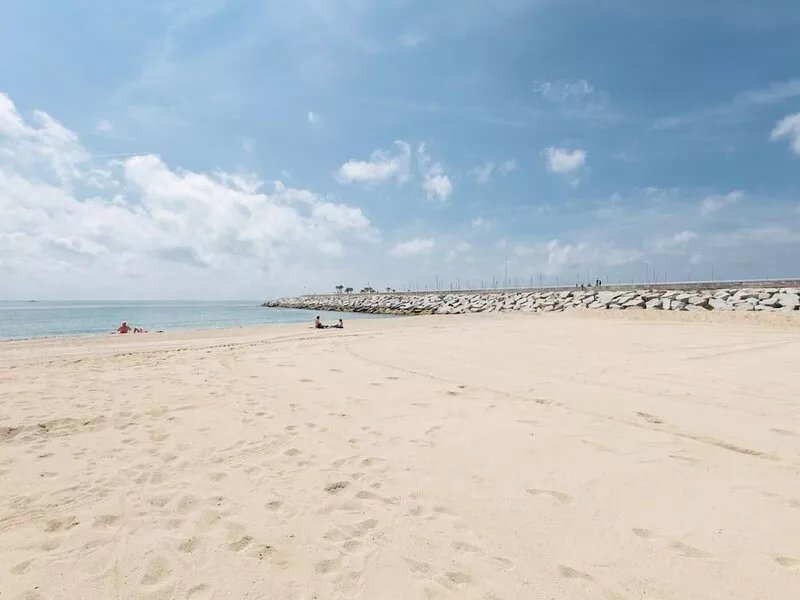 25 km Barcelona , 100 meters from the beach (mat6)