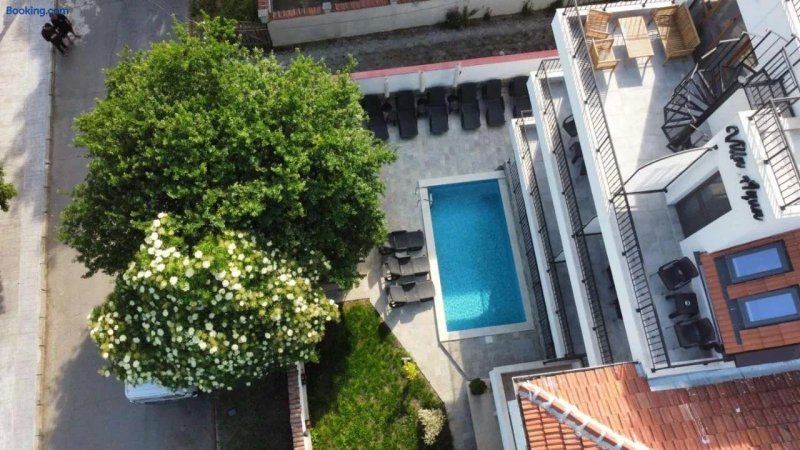 Semeen Khotel Vila Akva