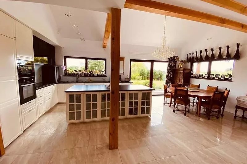 Residence with 8000 m2 private garden 5 minutes from the beach