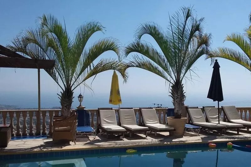 Where The Gods Live - Free  Car Hire, Free  Aircondition, LARGE GROUPS, WEDDINGS