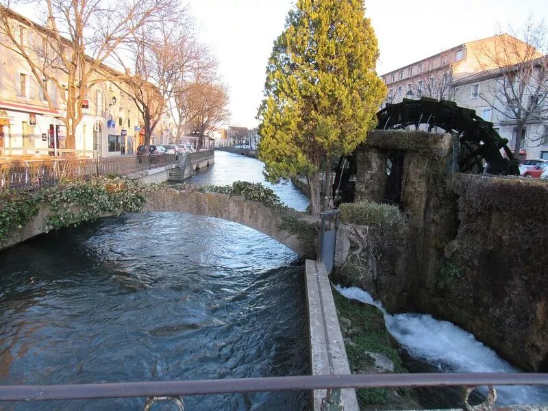 In the very HEART of old town, a serene and sophisticated Provençal appartement