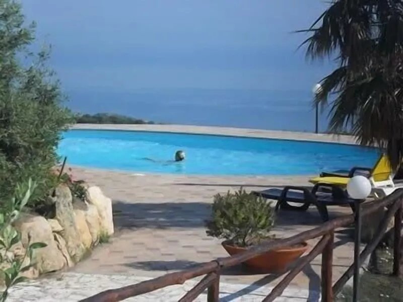 Luxury house with private pool and tennis court. Sea view