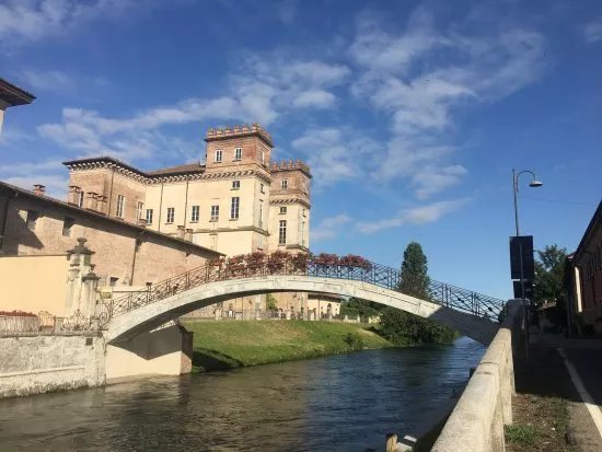 Ponte Pedonale sul Naviglio Grande