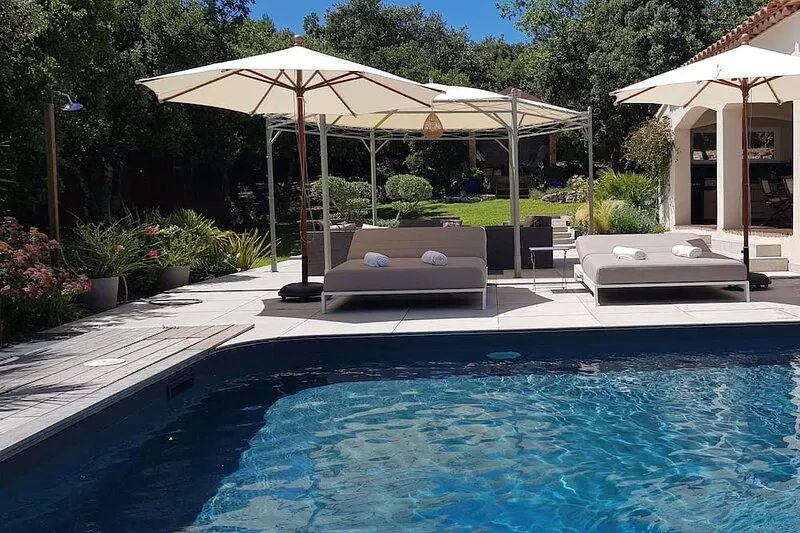 villa air conditioning, heated pool, jacuzzi -