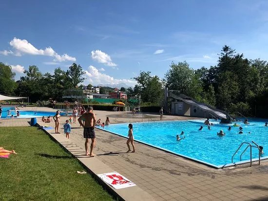 Schwimmbad Rotmonten