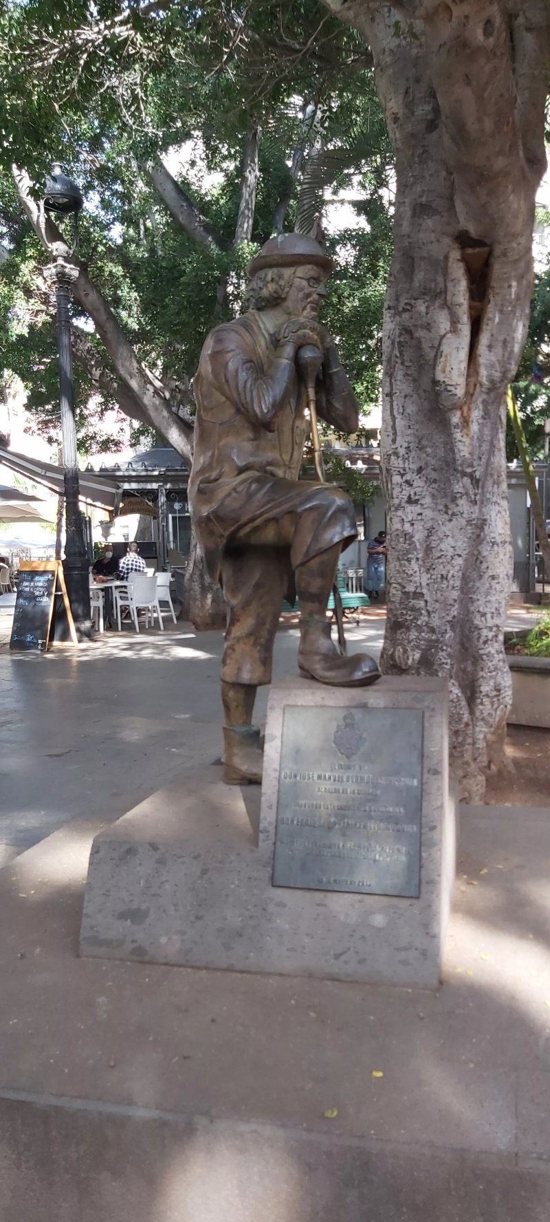 Estatua De Don Enrique Gonzalez Bethencourt