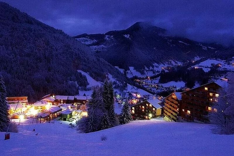 Unique, charming chalet with ensuite rooms, hot tub and games room