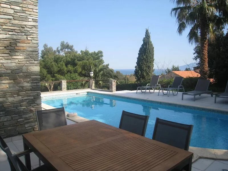 Villa 300 M2, Swimming pool, close to the beach on foot, Saint-Florent, Haute