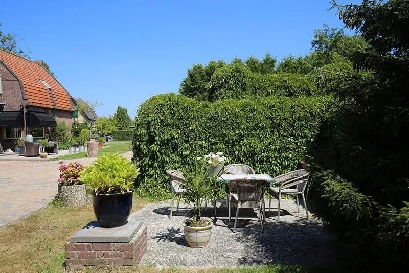 AMSTERDAM COUNTRY AREA 15 MINUTES FROM CENTER APARTMENT ON THE GROUND FLOOR