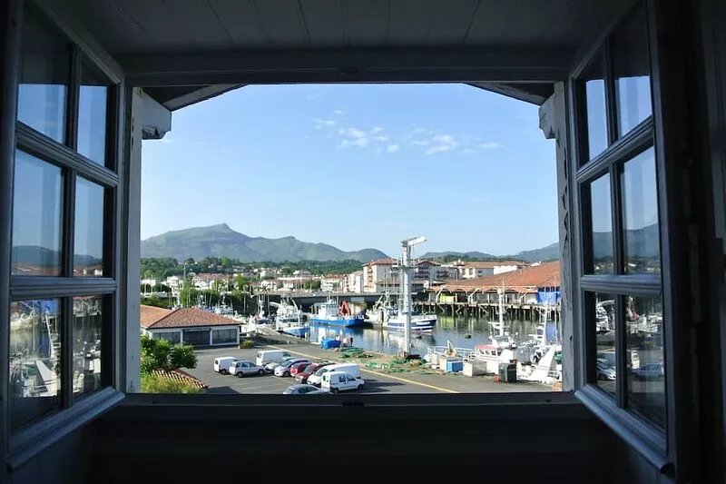 Charming apartment overlooking the port of St Jean de Luz and the mountains