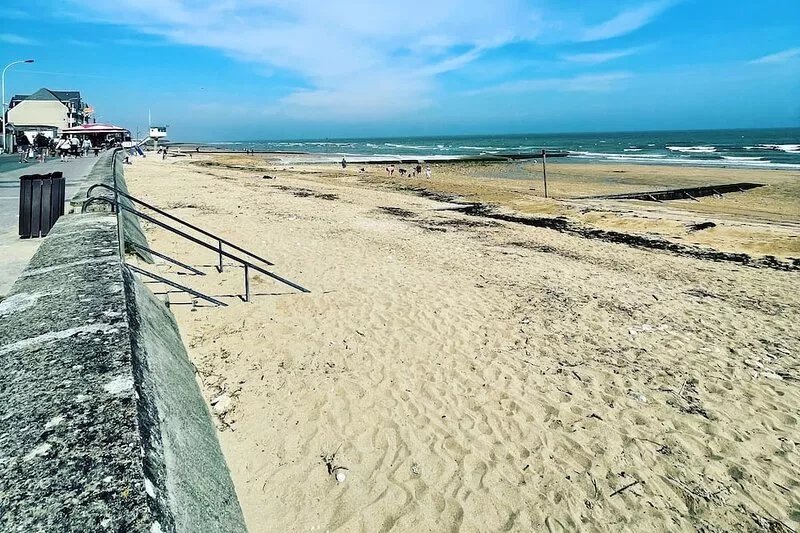2 bedroom apartment - 50m from the sea - residence parking
