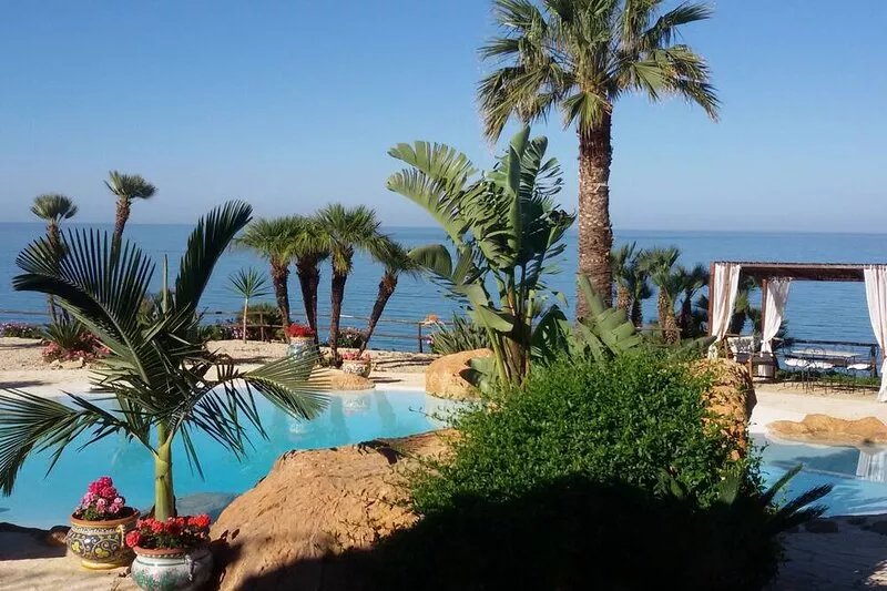 House with swimming pool, spectacular sea views