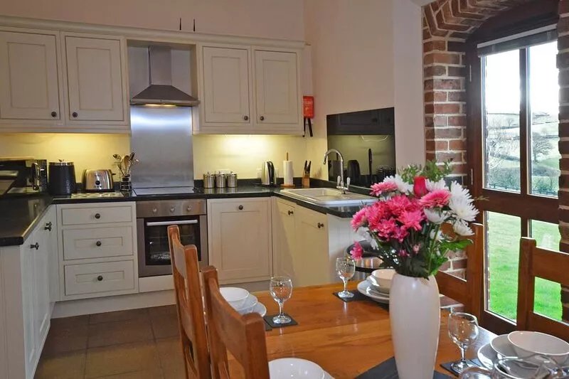 High Quality , Rural Views Peaceful, AONB, Jurrasic Coast, Dog Friendly.