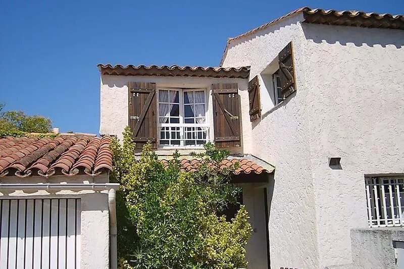 Townhouse ,, 3 + 1 bedrooms, 2. 5 bathrooms, air conditioning, wifi PRICE