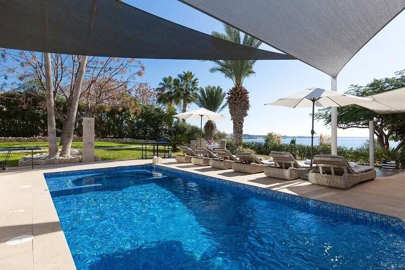 VILLA CLEOPATRA 5 bed, 20 metres from Ocean, Stunning Sea Views, Roof Terrace