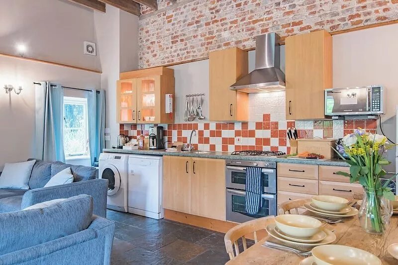 3 bedroom accommodation in Hollingbourne