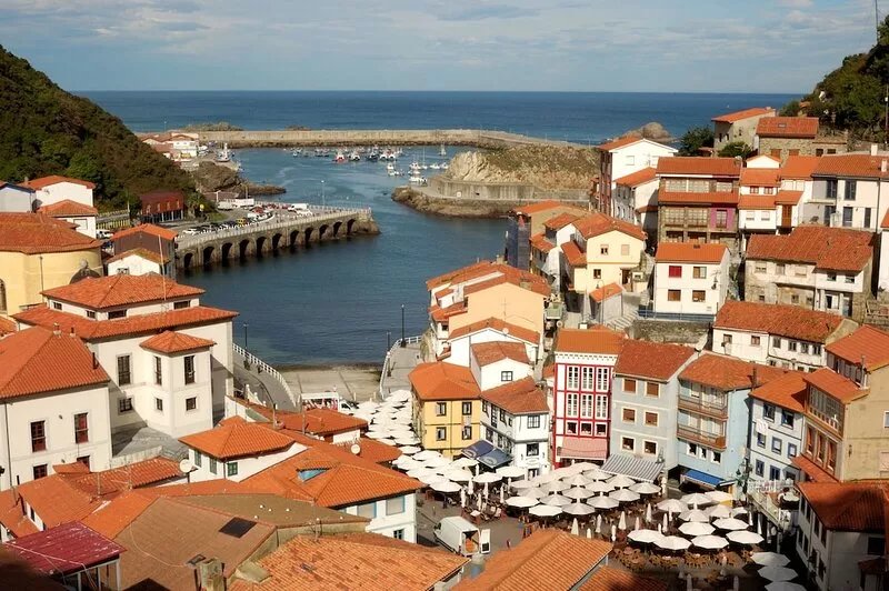 V. V. El Portiello, rural house with a unique landscape protected from Asturias