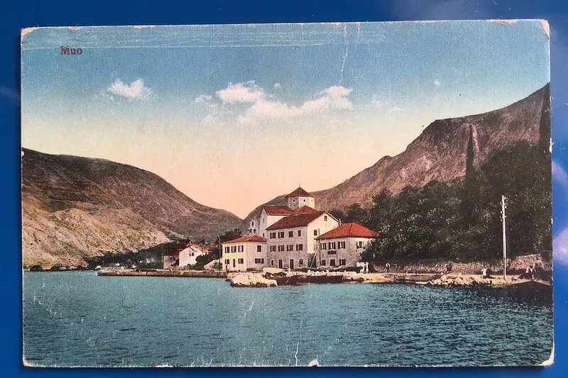 An ancient stone house 4 meters from the sea and a walk to Kotor.