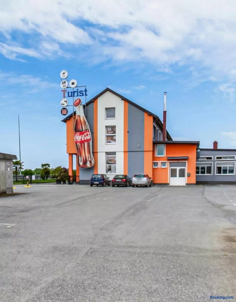 Restoran Prenociste Turist