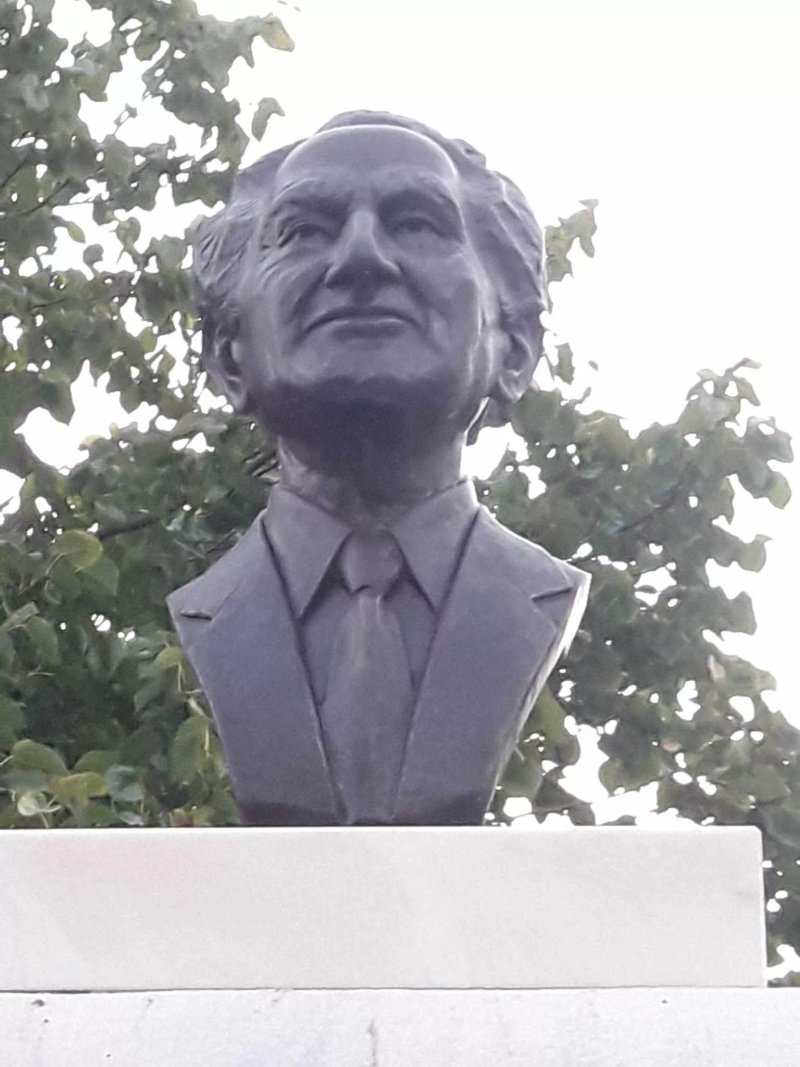 Busto De Manuel Viana Xavier Rodrigues