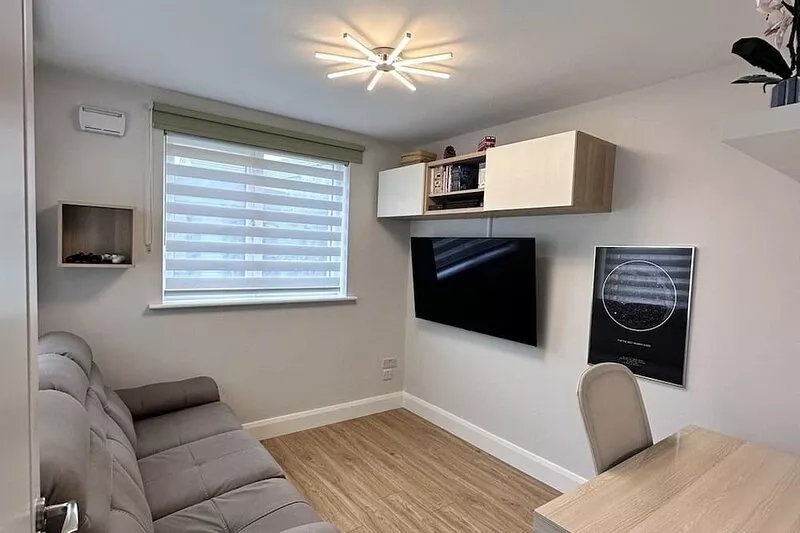 Modern House with free parking space