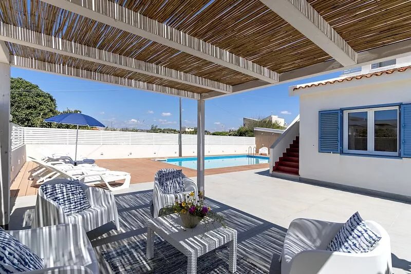 Villa Nettuno, enchanting contemporary villa, seafront , with pool
