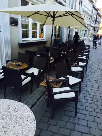 Hemingway Bar & Lounge