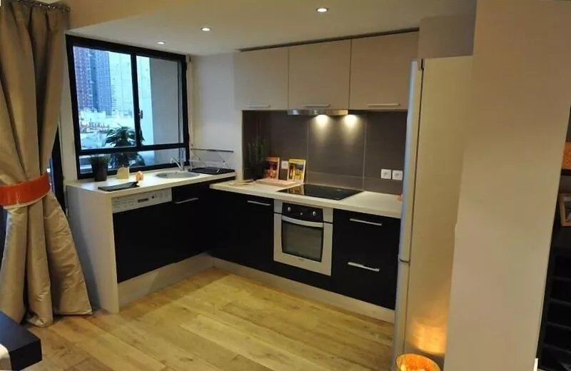 Perfect Location to Visit All of Paris - Contemporary Cozy