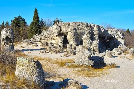 Pobiti Kamani