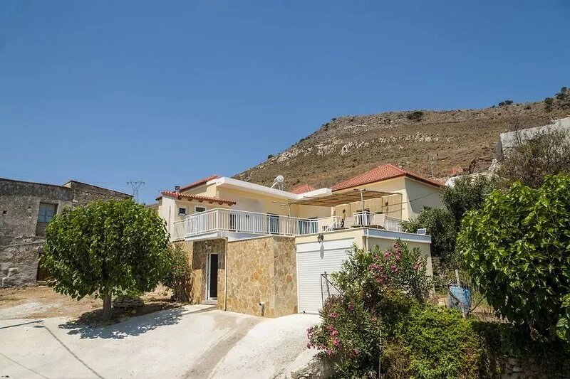 Beautiful detached house in the mountains in Astrikas